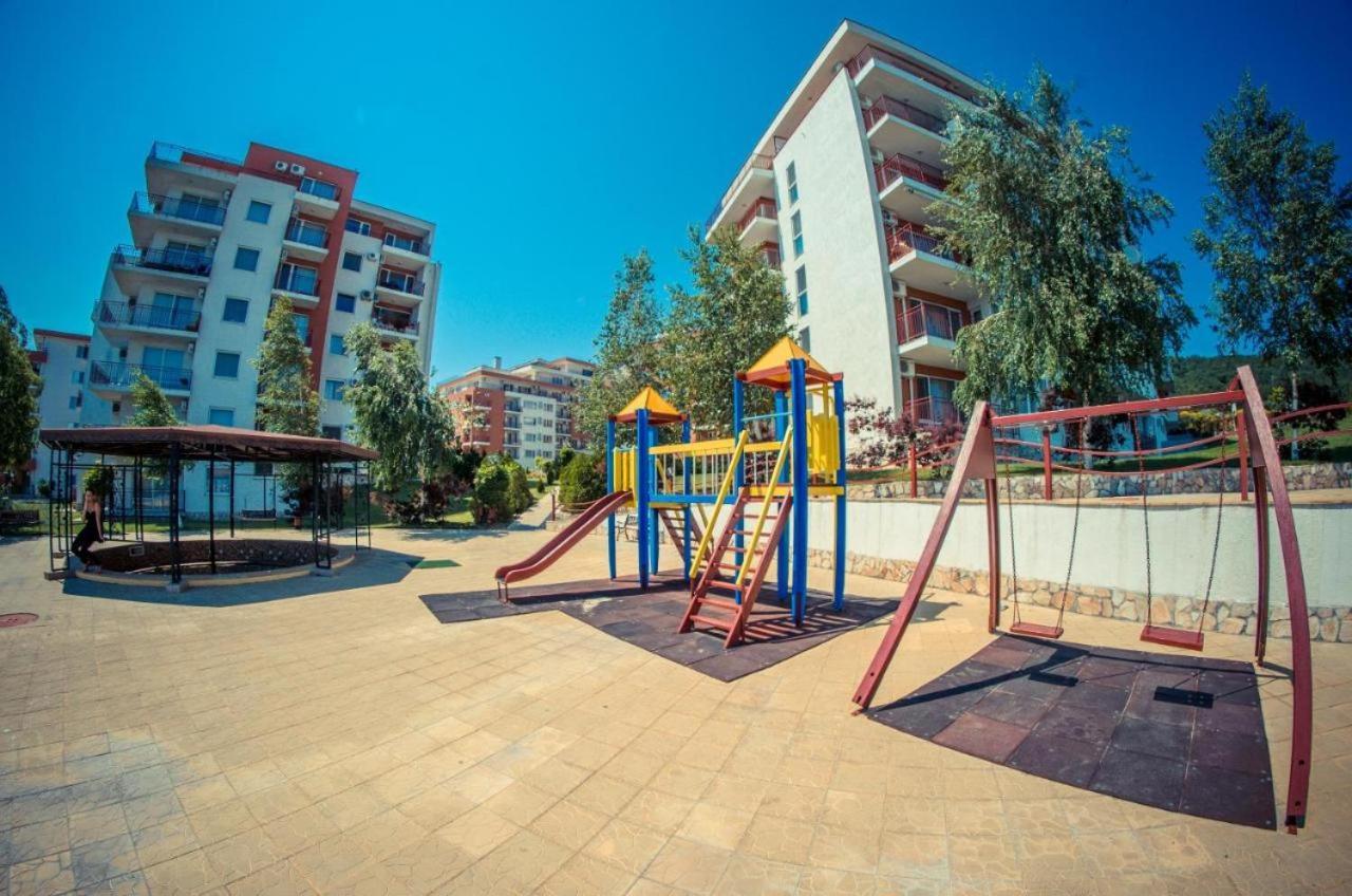 Beautiful Apartment Right By The Sea, Sveti Vlas Eksteriør billede