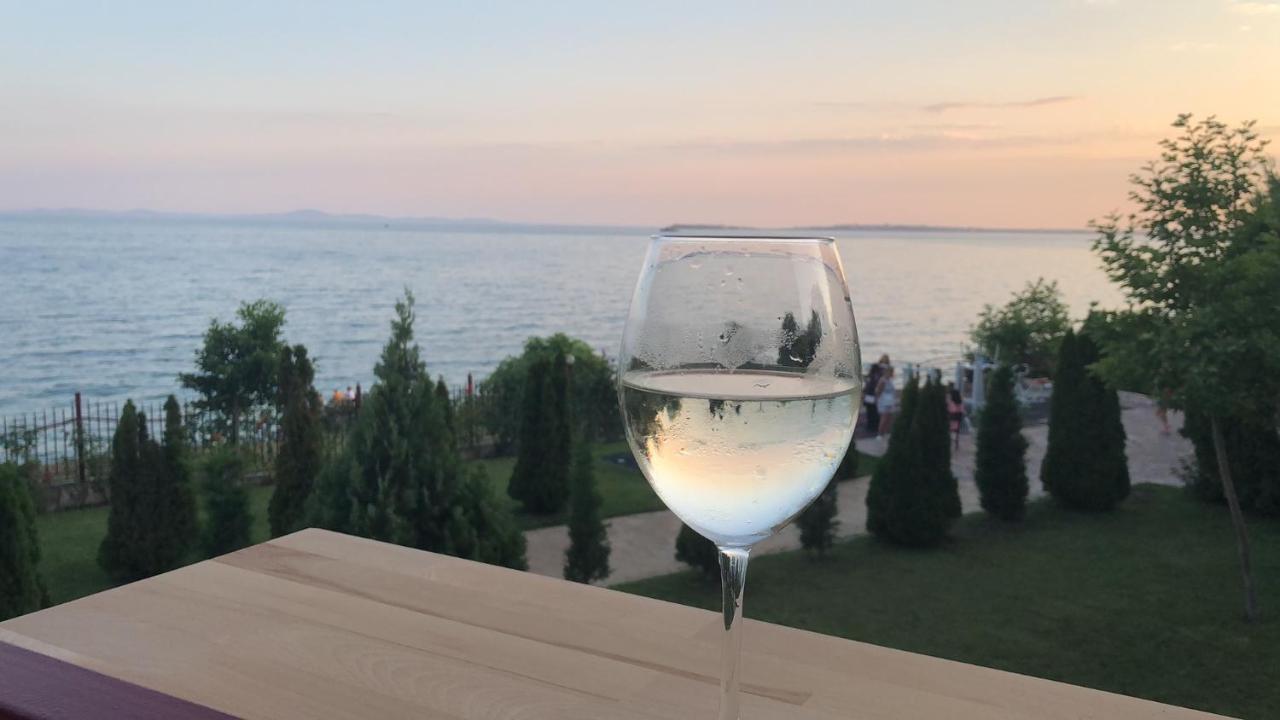 Beautiful Apartment Right By The Sea, Sveti Vlas Eksteriør billede
